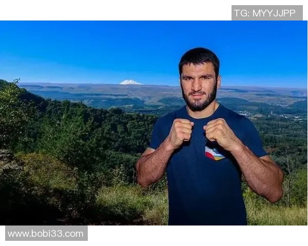 塔赤雷与侨卡巴巅峰对决谁将成为拳坛新王者