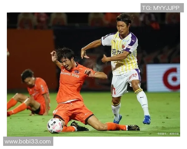 水户蜀葵与大宫松鼠的激烈对决展现足球魅力与团队精神 水户蜀葵与大宫松鼠的激烈对决展现足球魅力与团队精神