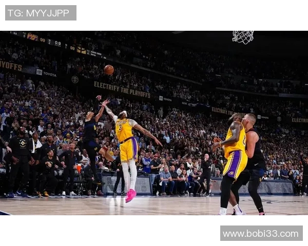 湖人对掘金的精彩对决杨毅深度解析比赛背后的战术与球员表现