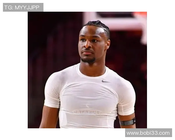 詹姆斯父子同台即将实现布朗尼正式宣布参加NBA选秀